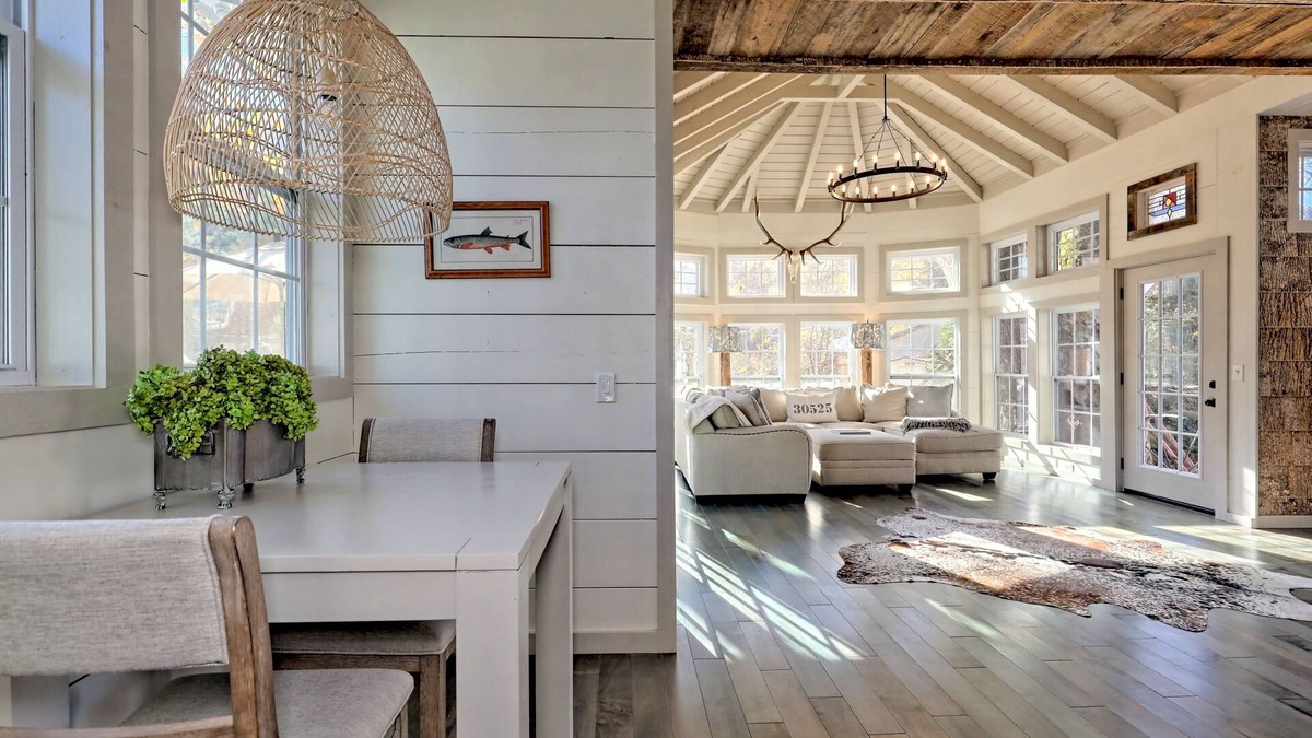 Clayton Cottage | Lake Burton - Timpson Cove Luxury Cottage