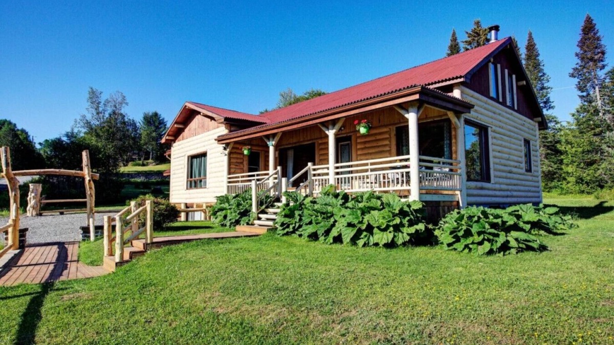 St-Adolphe-d'Howard Ski Chalet | Lake Cabin - 4BR with private SPA, wifi and babyfoot