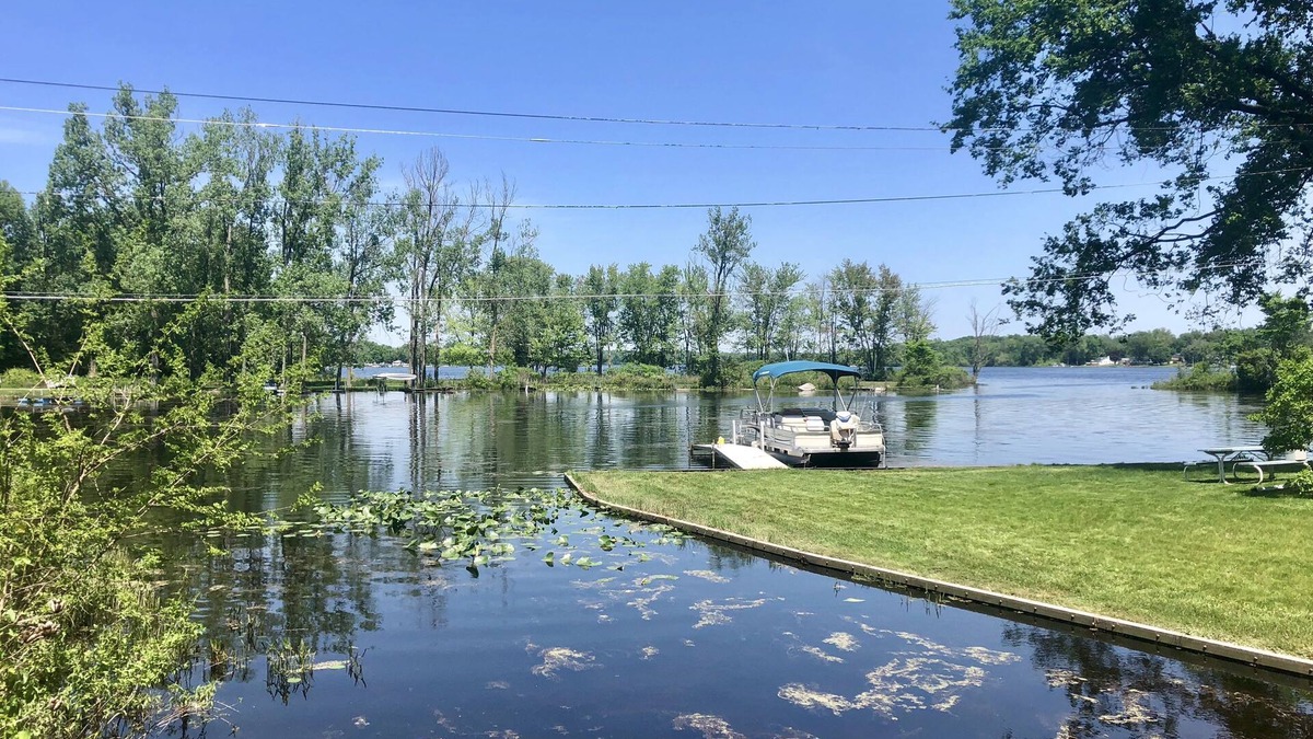 Three Rivers Cabin | Lake Cabin on 500 acre all sports lake, Snug Harbor close to Vicksburg,Kalamazoo