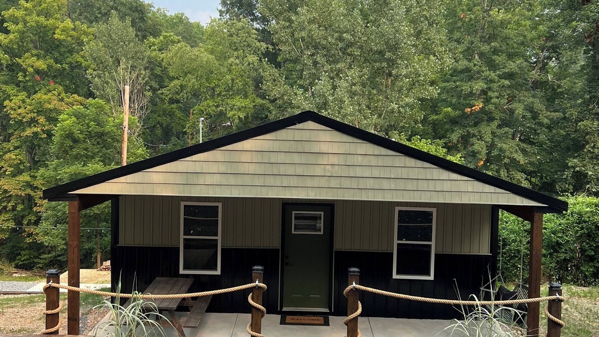 Glouster Cabin | Lake cabin, steps from dock 1