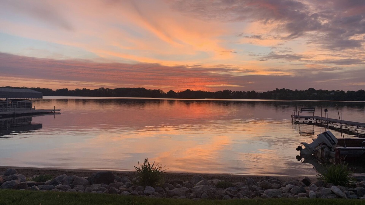 Annandale Cottage | Lake Cabin with HOT TUB, Updated, Flat Lot, Sandy Beach, Games and Lake Toys!