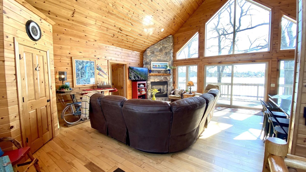 Sauk Centre Cabin | Lake Cabin with stunning view and cozy vibes!
