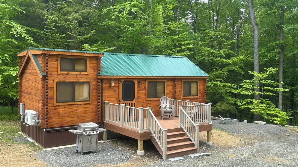 Tunkhannock Cabin | Lake Carey Cabin within walking distance to Old Carter Barn with lake access