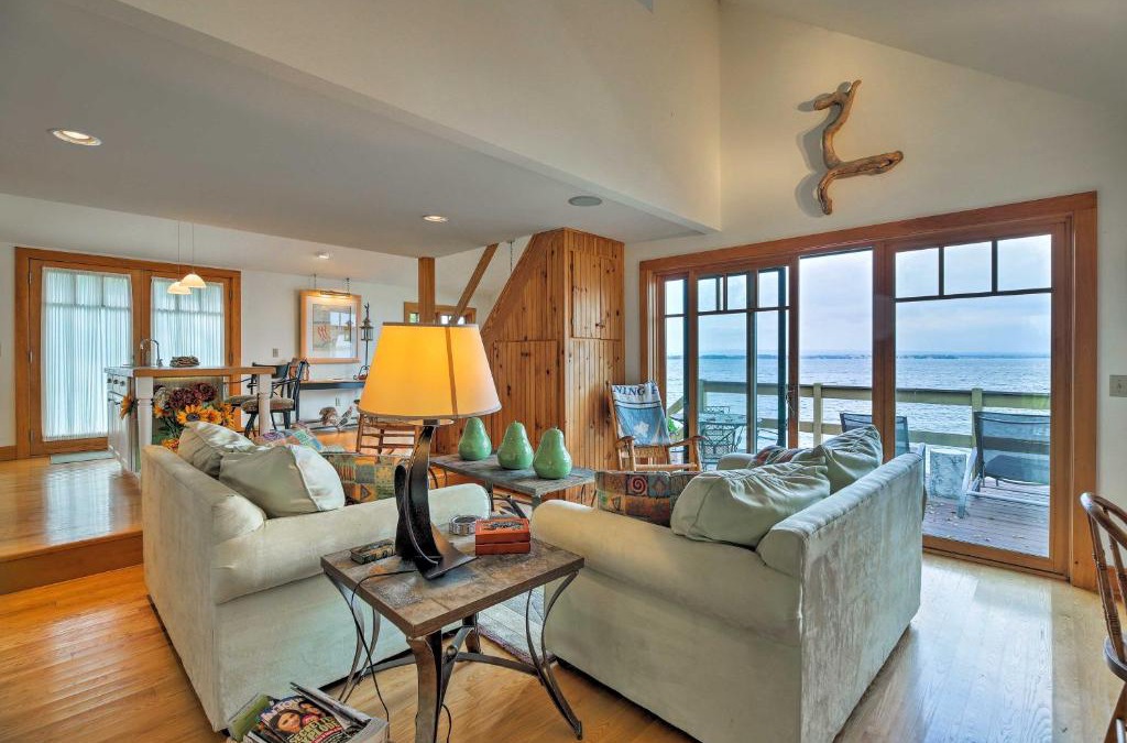 North Hero House | Lake Champlain Cottage with Private Deck and Fire Pit!