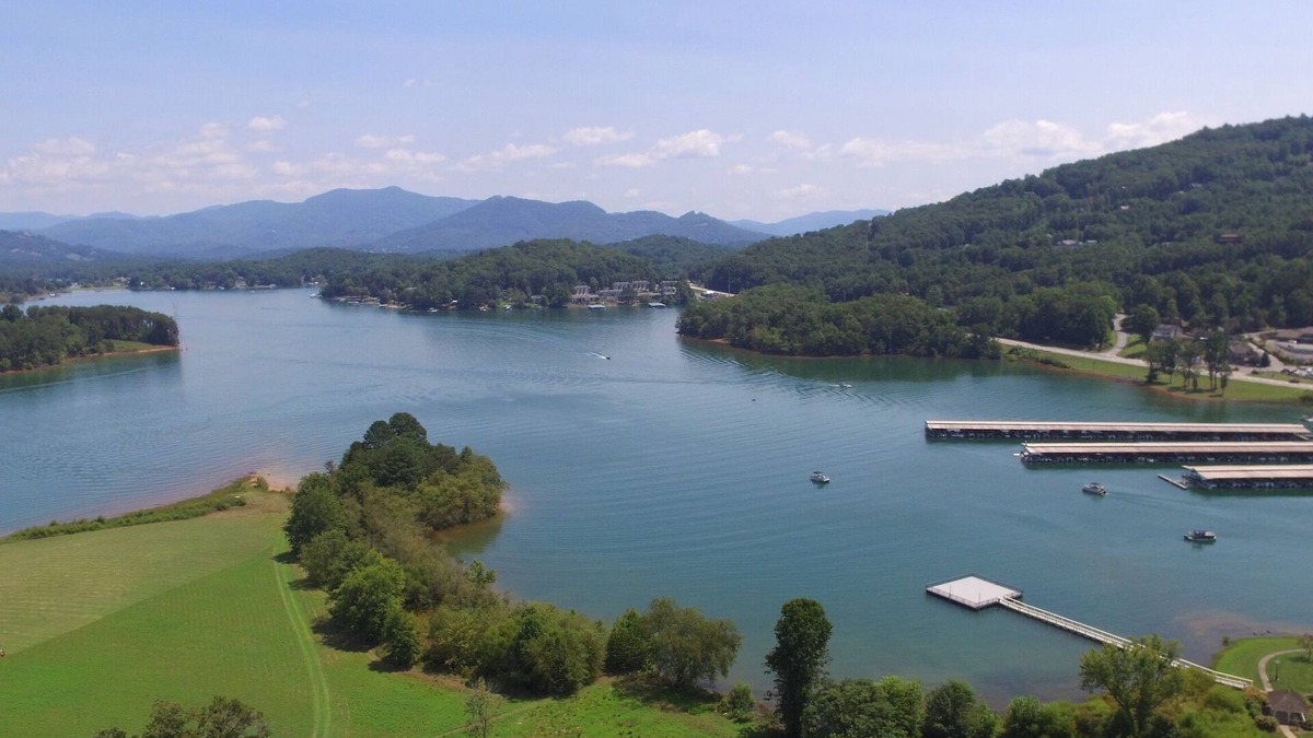 Hiawassee Condo | Lake Chatuge Getaway! Walk to The Ridges Resort & Marina + Restaurants!