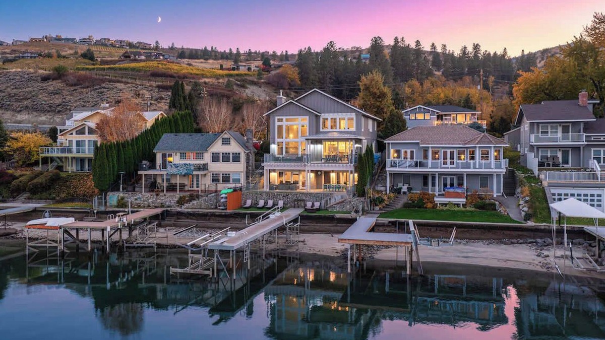 Chelan House | Lake Chelan Minneapolis Beach Waterfront w/dock!