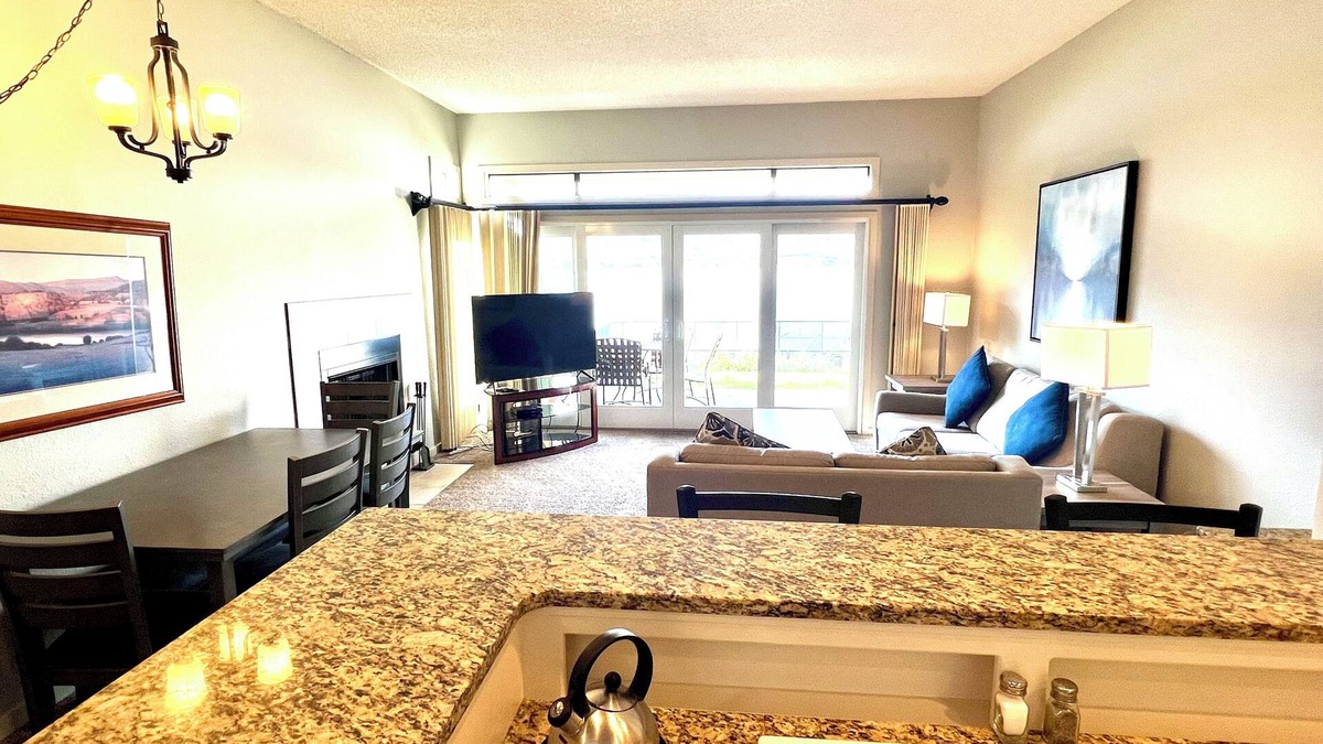 Chelan Resort | Lake Chelan Shores Lakefront Condo