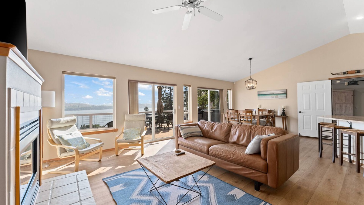 Chelan House | Lake-Chelan-view home with large deck, new hot tub, Ping-Pong & foosball table