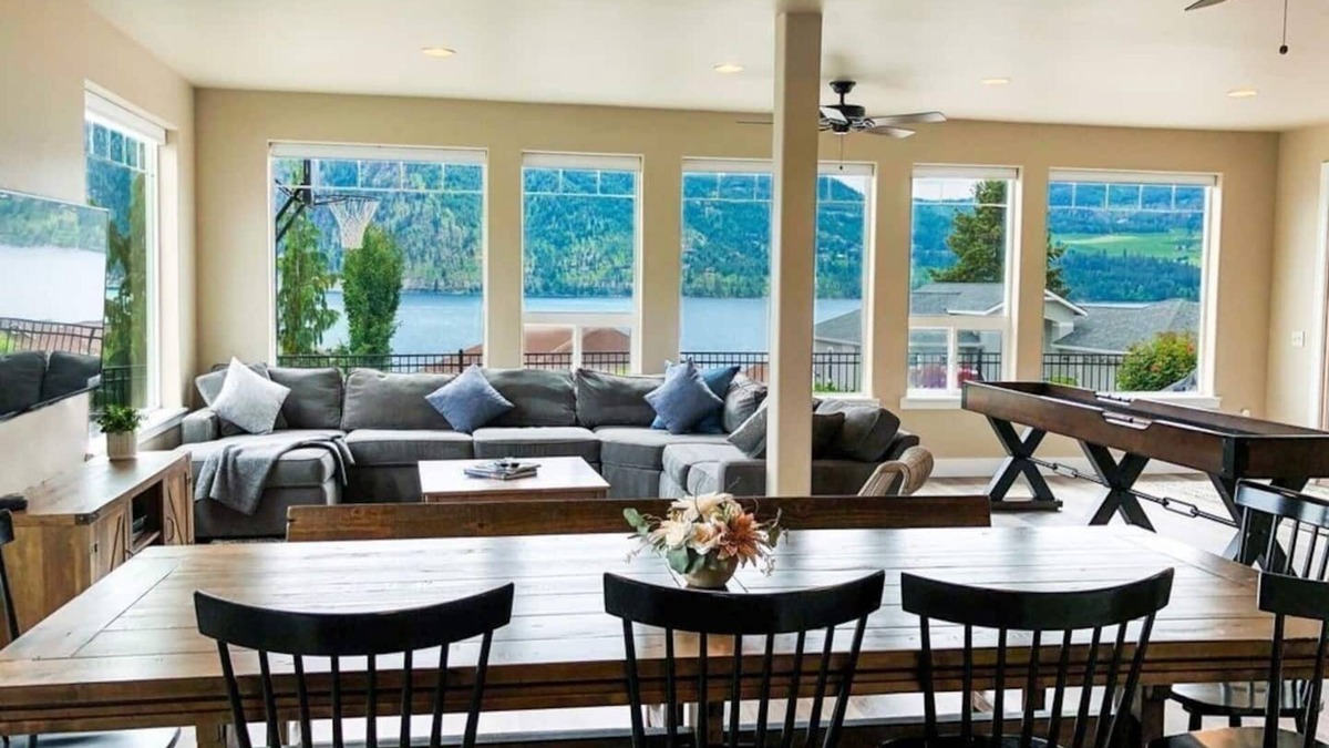 Manson House | Lake Chelan Views! Two Blocks to Manson! 3,100 SF!