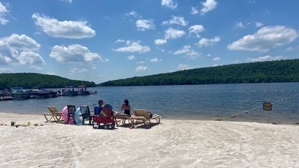 Lake Harmony House | Lake Club Resort is open-5 Bd Rm, private hot tub. Make great memories!