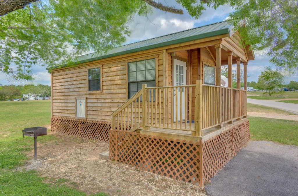 Willis Resort | Lake Conroe One-Bedroom Cabin 3