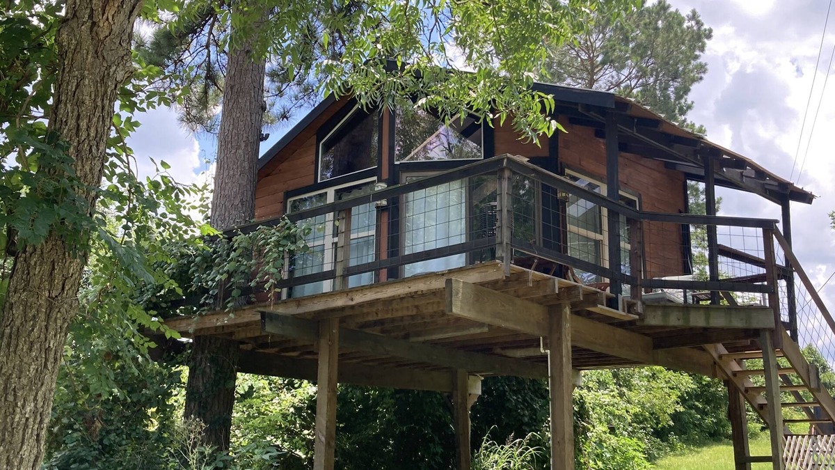 Willis House | Lake Conroe Treehouse, firepit, kayaks, secluded, Lake Conroe