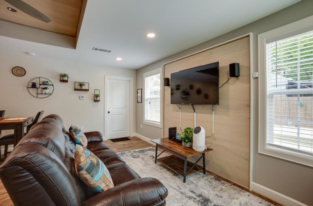 Willis House | Lake Conroe Vacation Rental half Mi to Boat Launch!