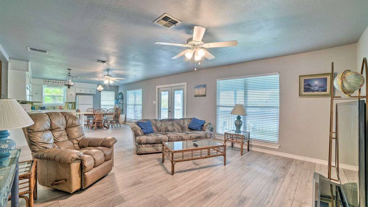 Dinero House | Lake Corpus Christi Vacation home