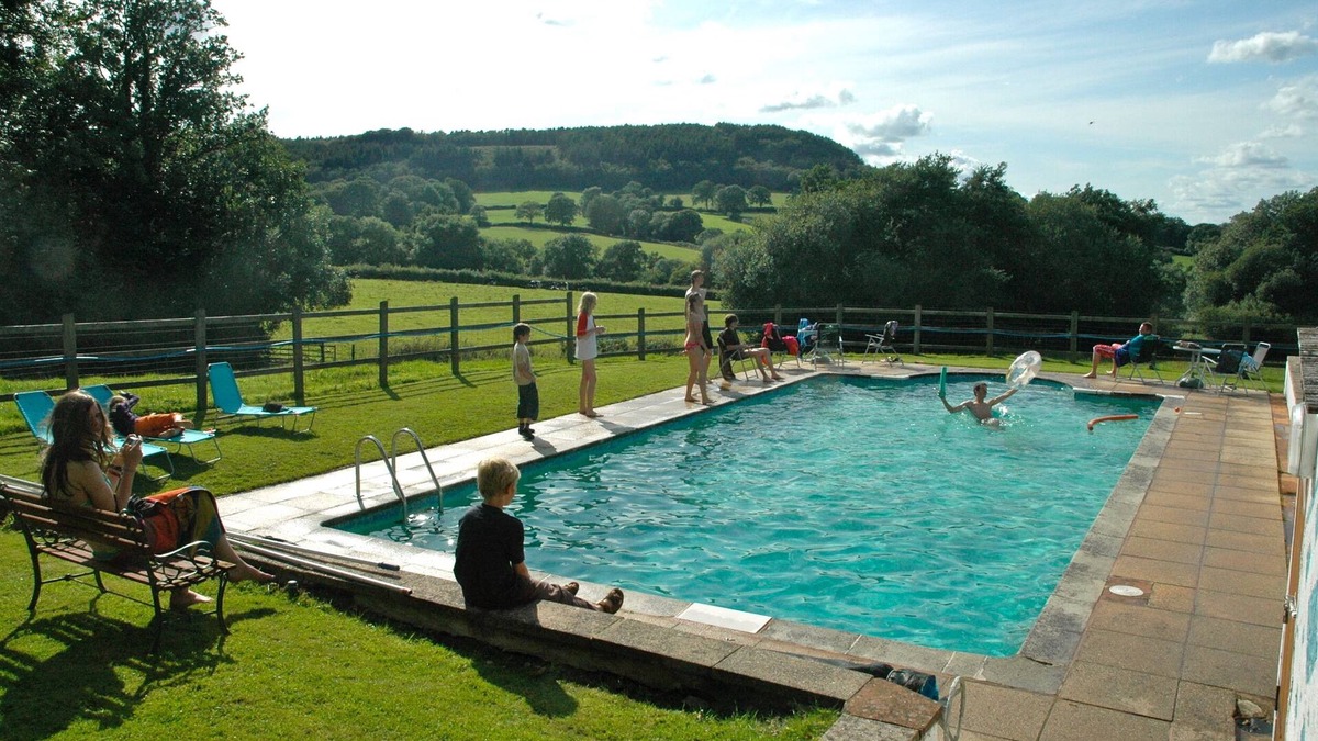 Cullompton Cottage | Lake Cottage a cosy cottage in Devon