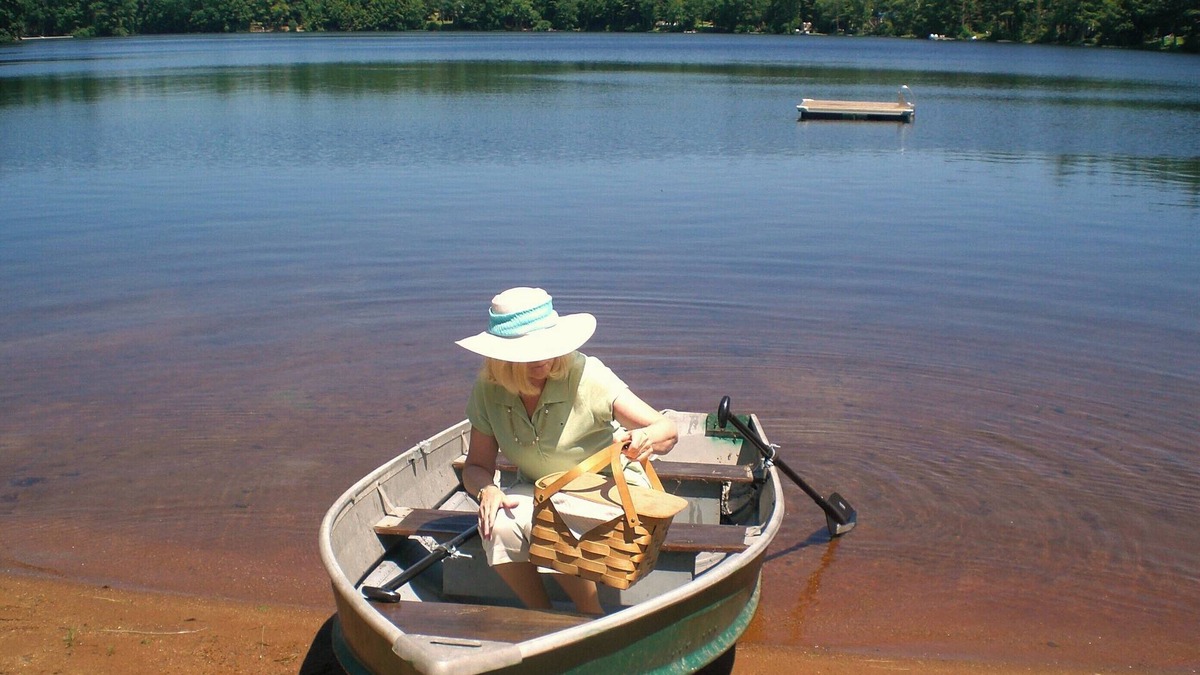 Northwood Apartment | Lake Cottage Studio, Sandy Beach, RowBoat & Kayaks, Awesome Fishing, Swimming