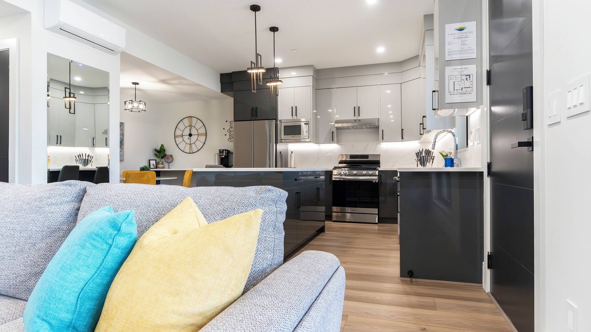 Central Okanagan House | Lake Country Vacay | w/King Bed