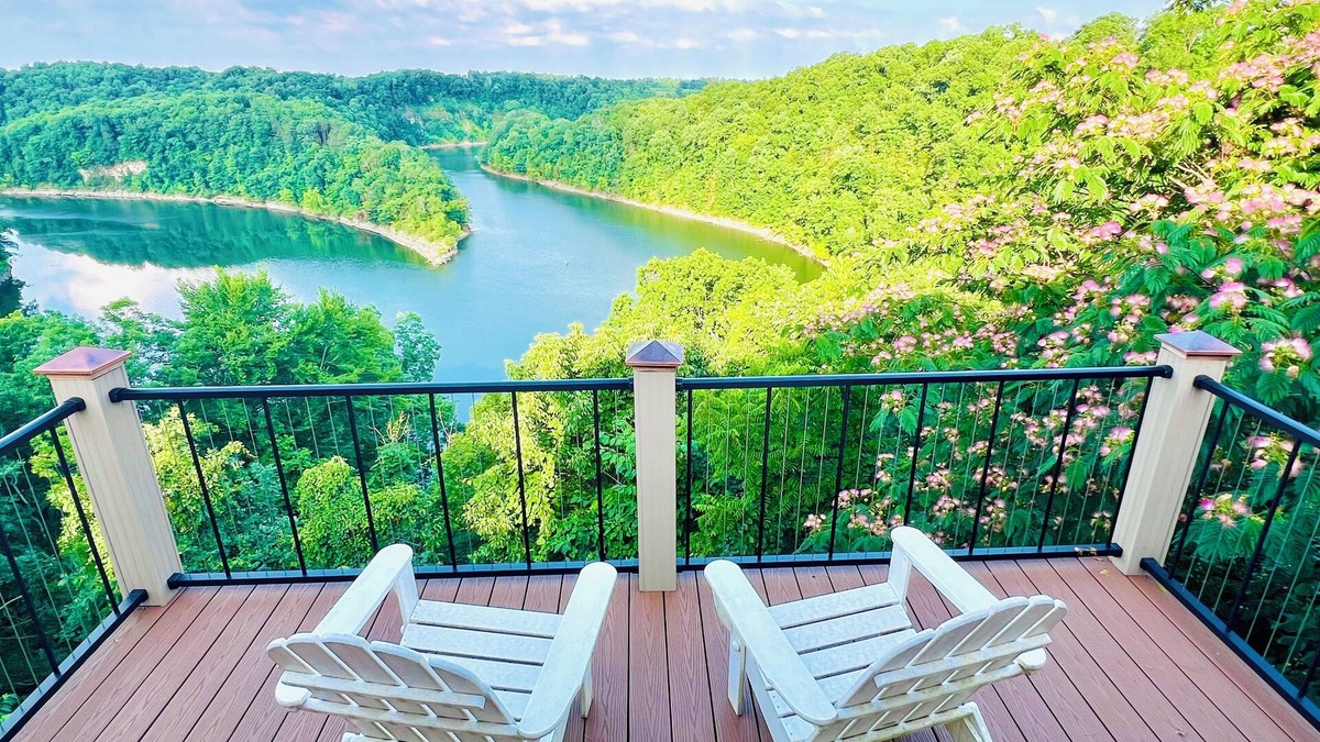 Jamestown House | LAKE CUMBERLAND: AMAZING lake views year-round. Minutes to JAMESTOWN Marina, KY.