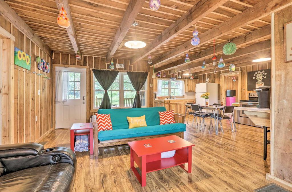 Albany House | Lake Cumberland Area Cabin - 4 Mi to Lake!