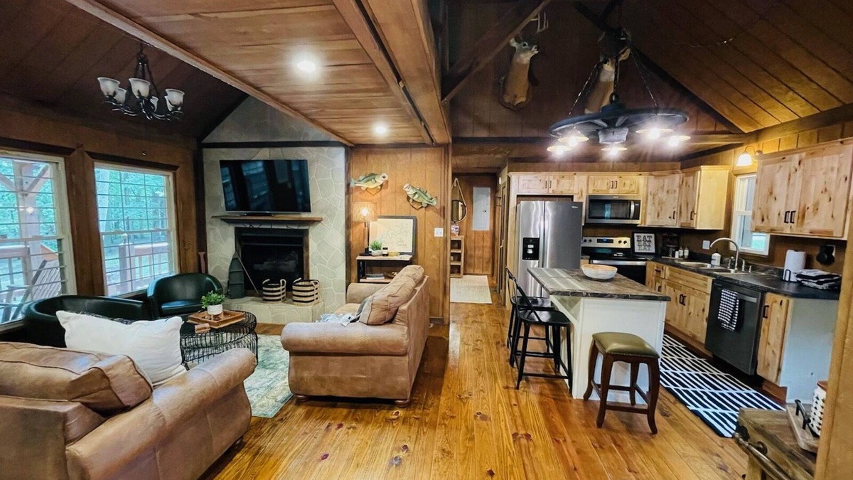 Jamestown Cabin | Lake Cumberland Hideaway Cabin-2 miles above Jtown Marina-Boat Parking+Fire Pit!