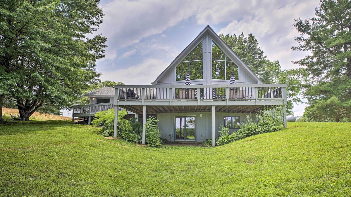 Mill Springs House | Lake Cumberland Home w/Deck + Water Access!