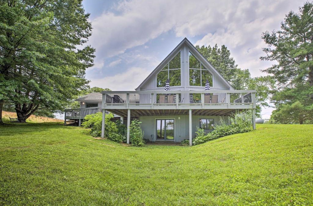 Mill Springs House | Lake Cumberland Home with Deck and Water Access!