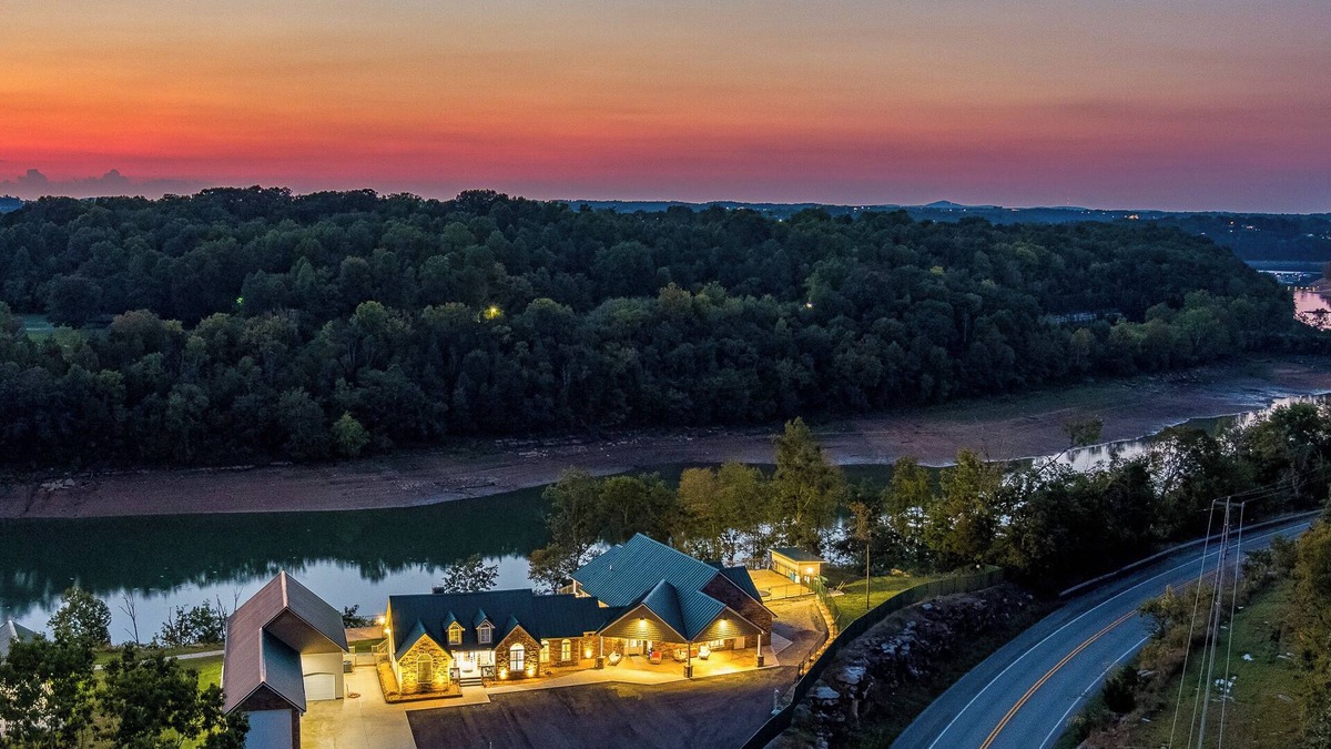 Burnside House | LAKE CUMBERLAND KY Lakefront Home