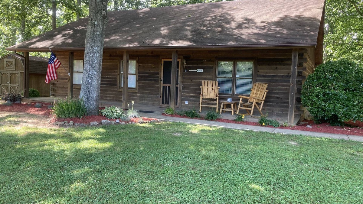 Nancy Cabin | Lake Cumberland Log Cabin minutes from Lee's Ford Marina and Pulaski County ParK