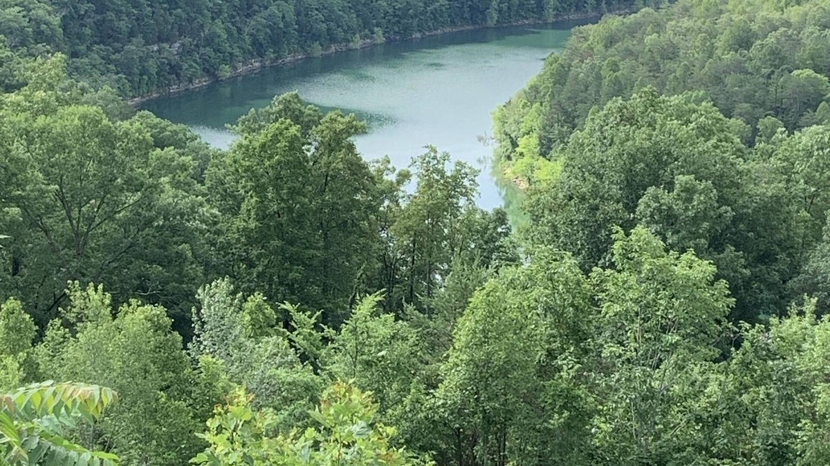 Sloans Valley House | Lake Cumberland Ohana. Kid friendly, best views, hot tub.