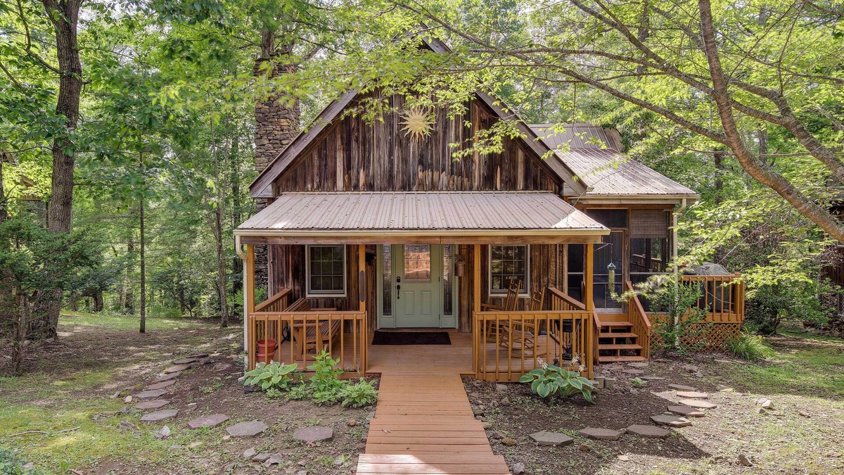Sloans Valley Cabin | Lake Cumberland Resort Cabin w/Community Perks!