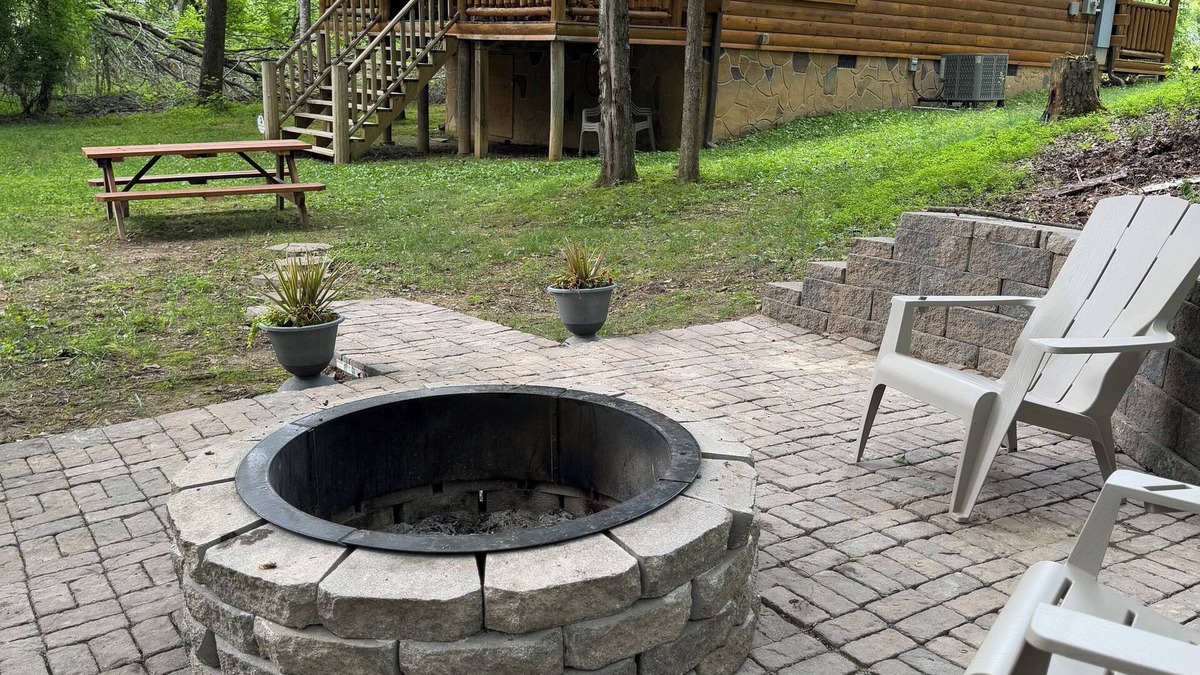 Monticello Cabin | Lake Cumberland/Conley Bottom area-Log Cabin Rental, Private, Lake Access .25 Mi