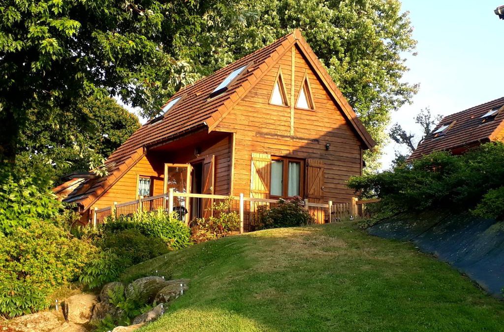 Saint-Germain-de-Tallevende-la-Lande-Vaumont Cabin | Lake Dathee Lodge