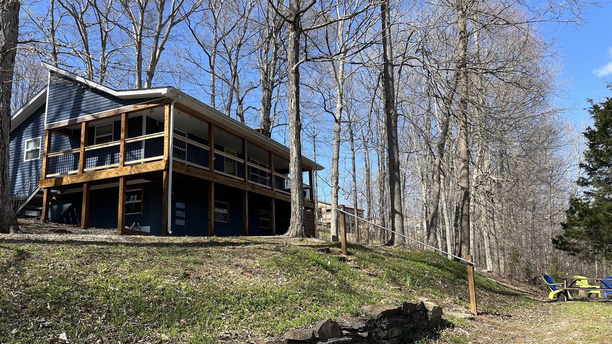 Jamestown Cottage | Lake Daze, Blue Cottage <1mile to Jamestown Marina with space to trailer boat.