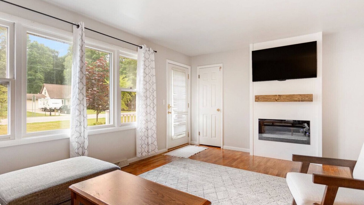 Holland House | Lake Effect Cottage close to Lake Michigan