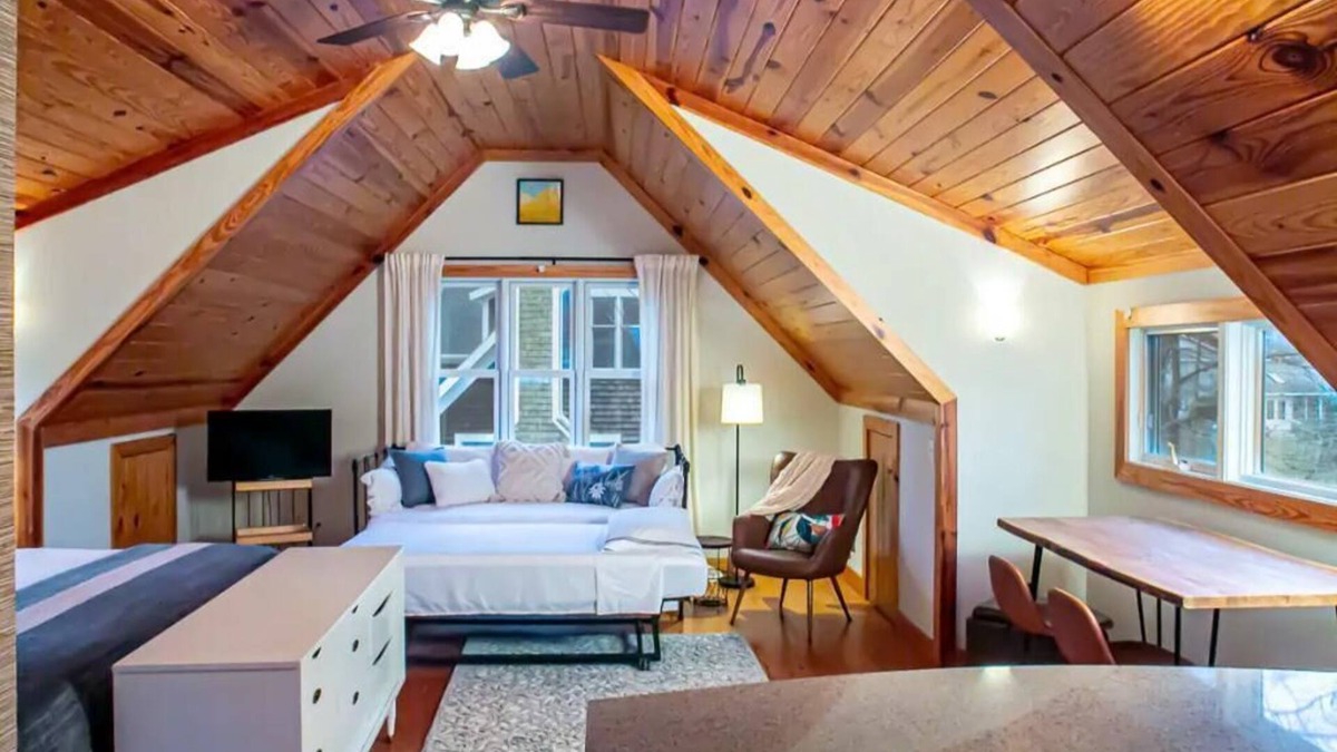 Shorewood-Tower Hills-Harbert Cabin | Lake Effect Hideaway at Warren Dunesn