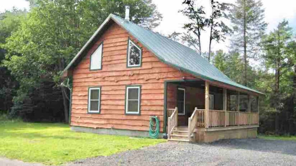 Redfield Apartment | Lake Effect Lodge | Tug Hill | Hot Tub | Pets OK!