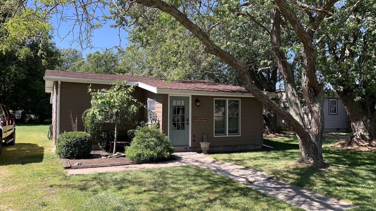 Oak Harbor House | Lake Erie beach access