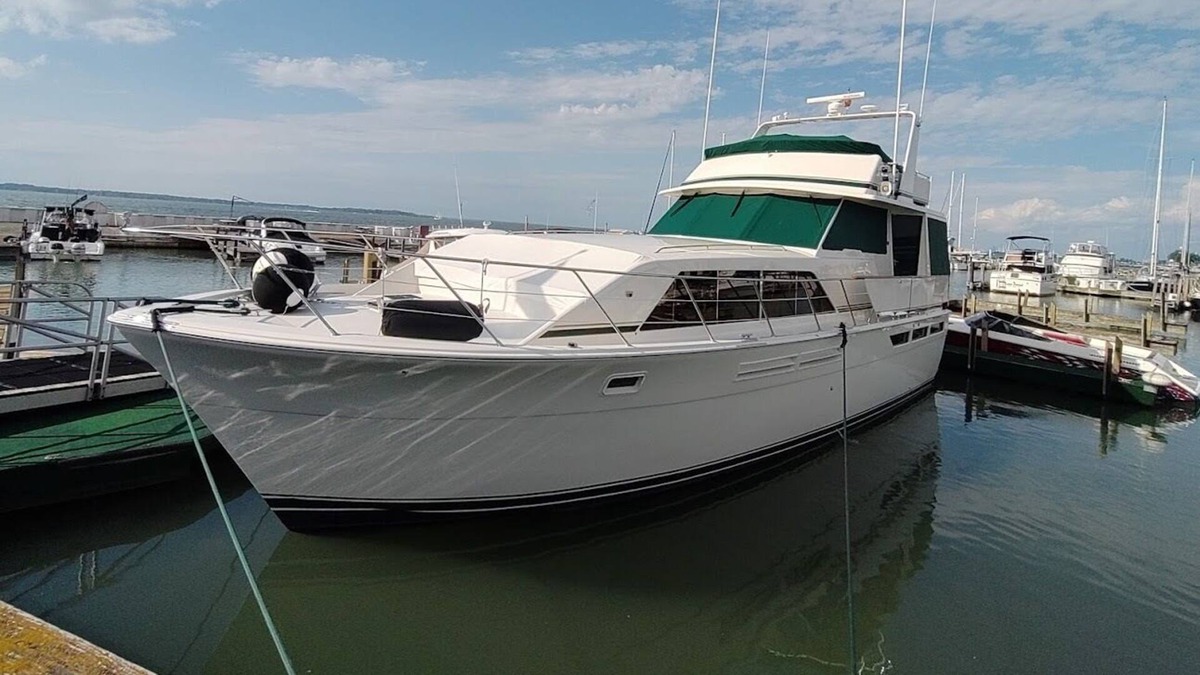 Sandusky Boat Rental | Lake Erie Haven - 50' yacht with charter option