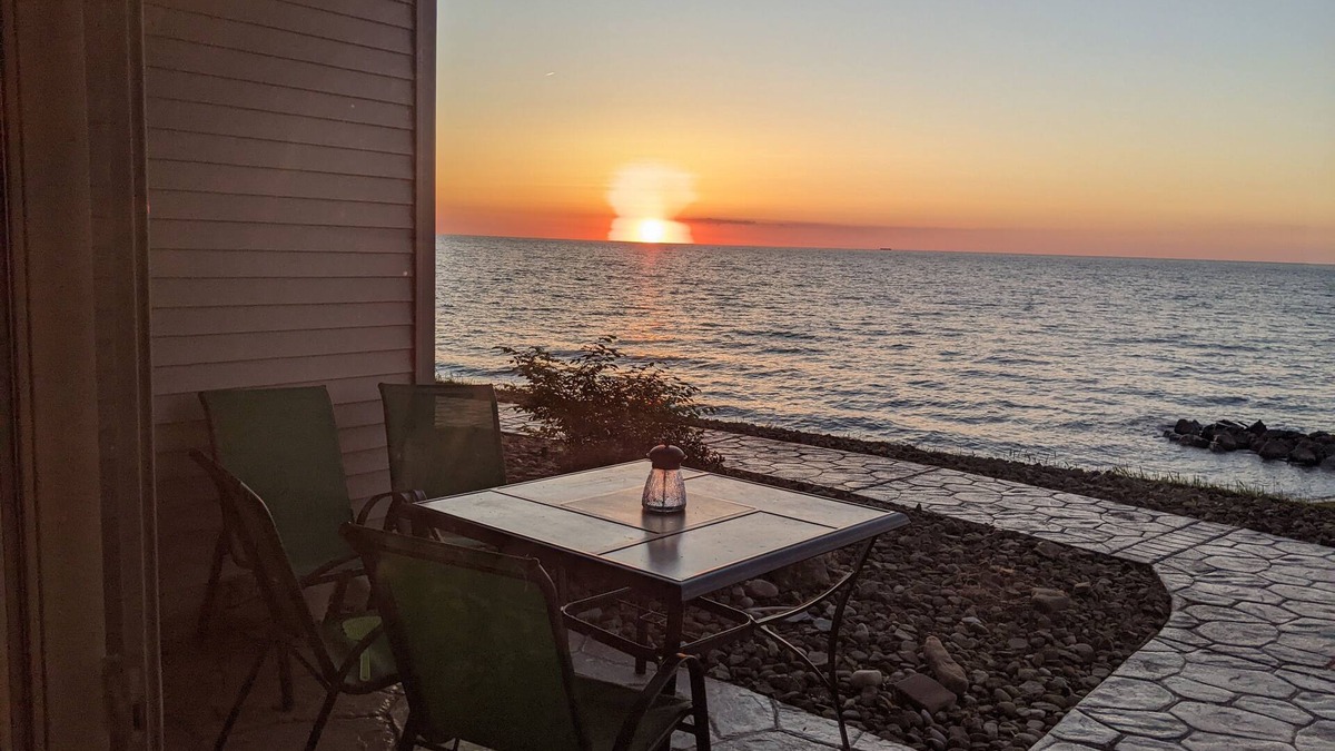 Geneva-on-the-Lake Condo | LAKE ERIE-SISTIBLE CONDOnDIRECT WALK OUT to BEAUTIFUL LAKE ERIE