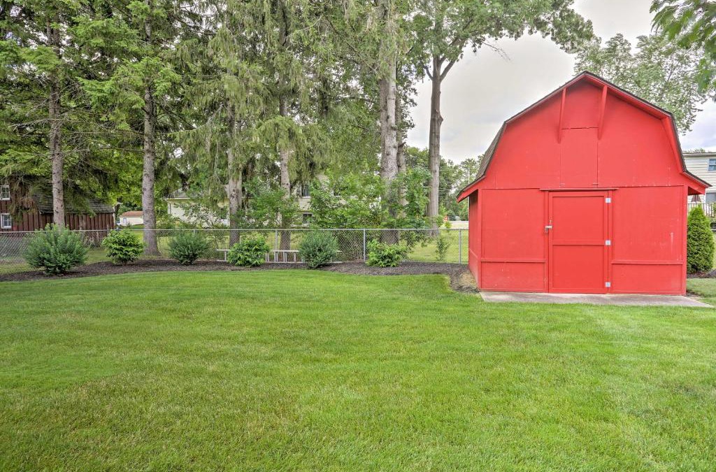 Amherst Apartment | Lake Erie Unit with Fire Pit 30 Mi to Cedar Point!