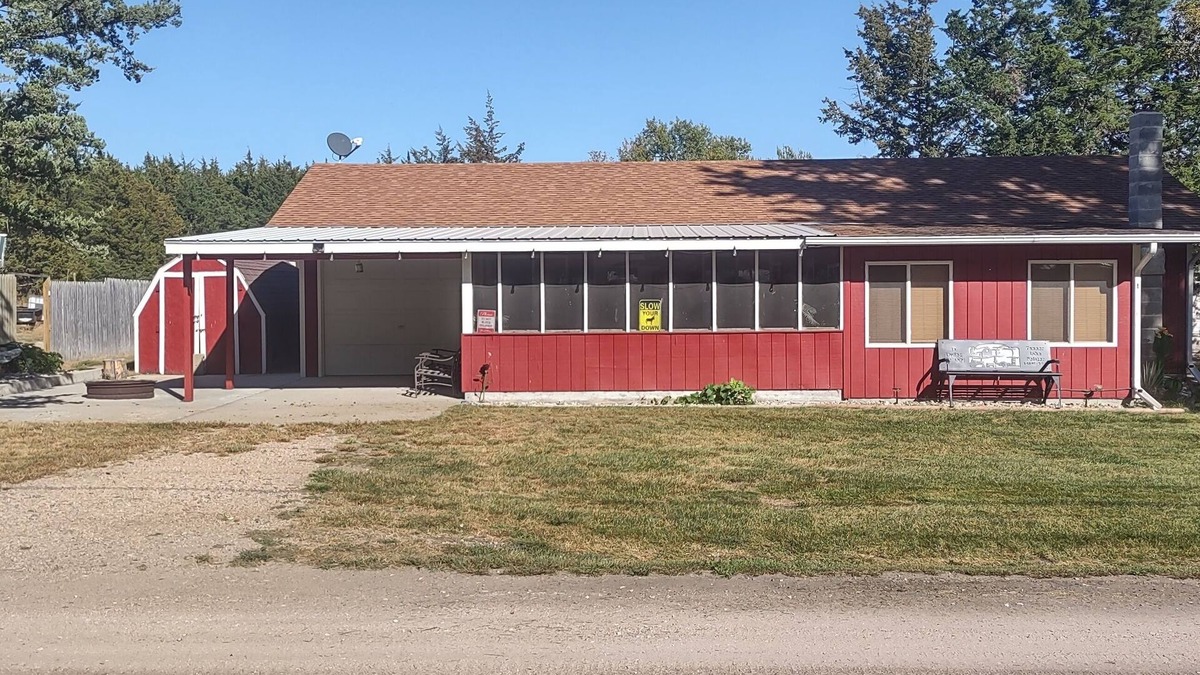 Wheeler County Cabin | Lake Escape Is A Cozy 3-bedroom cabin with AC and WiFi in tranquil Ericson, NE.