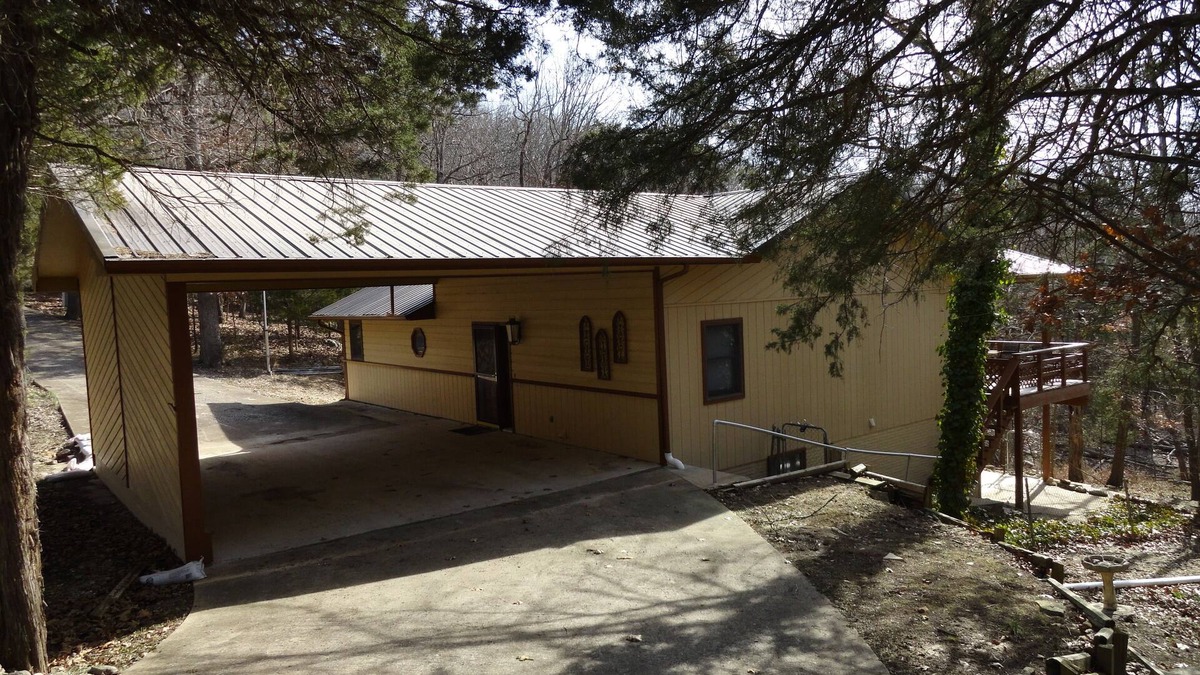 Lost Bridge Village House | Lake Escape-Lakefront-Marina Nearby & Big TV's-Pool Table