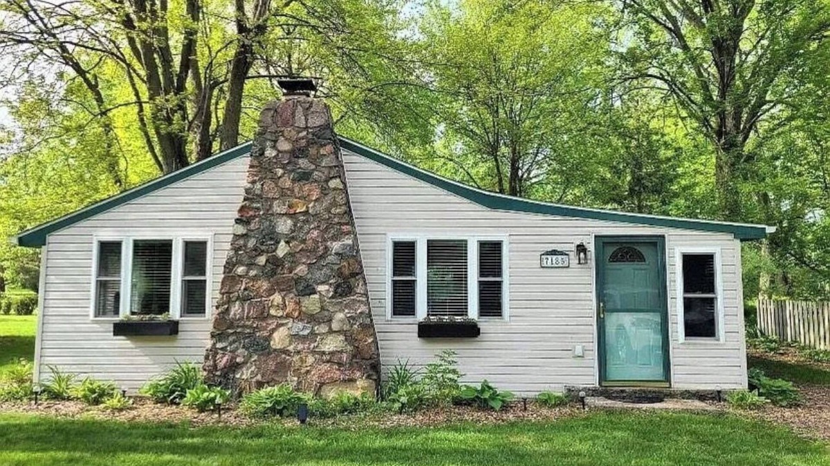 Lexington Cottage | Lake Escape Lexington Cottage with Private Beach Access to Lake Huron!