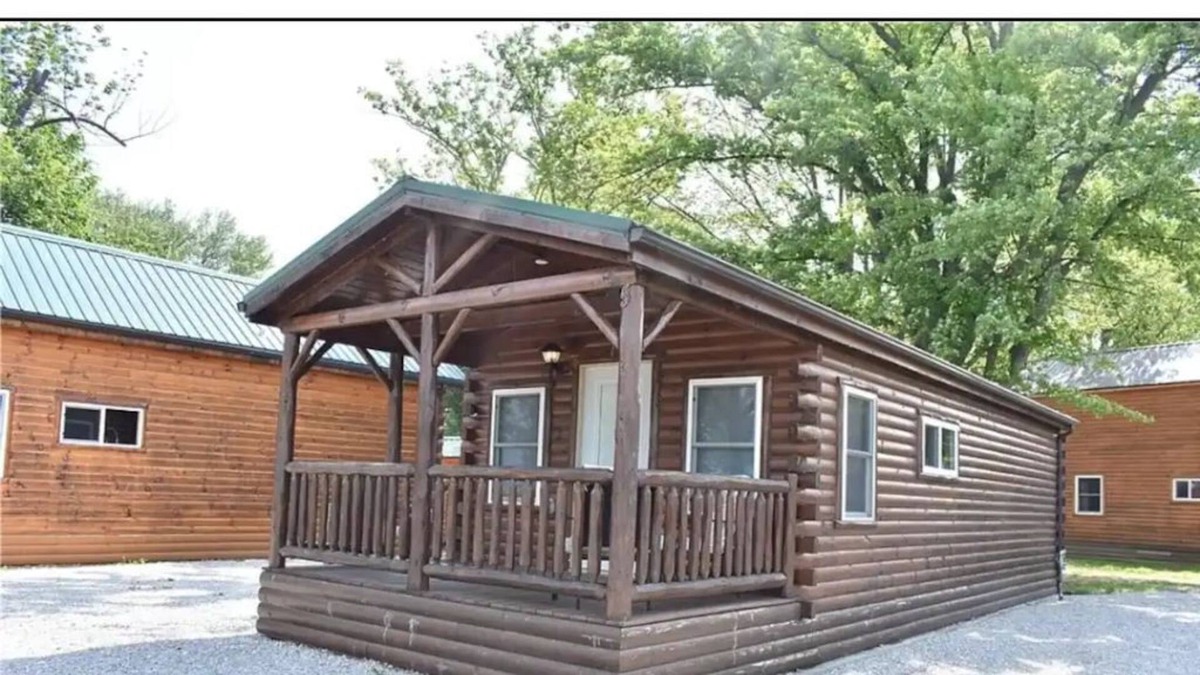 Ashtabula Cabin | Lake Escape - Lovely Little Lakeview Cabin