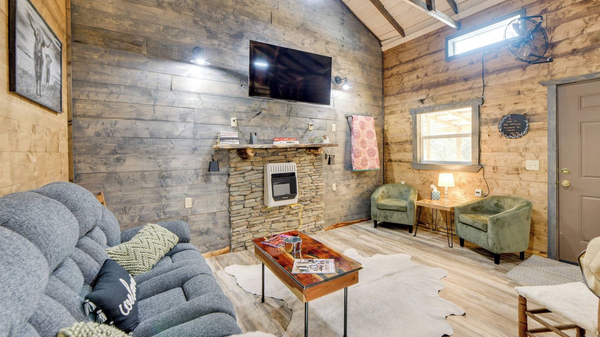 Abbeville Cabin | Lake Eufaula Access: Cozy Wood Cabin w/Yard!