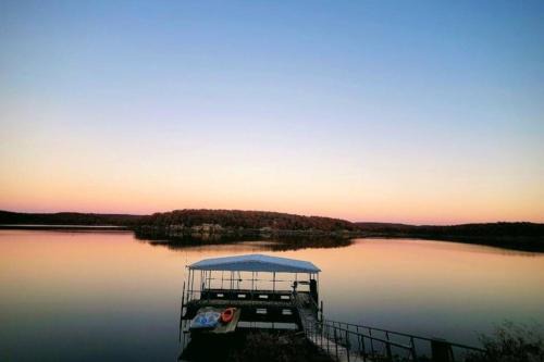 Canadian House | Lake Eufaula lakefront home with private boat dock