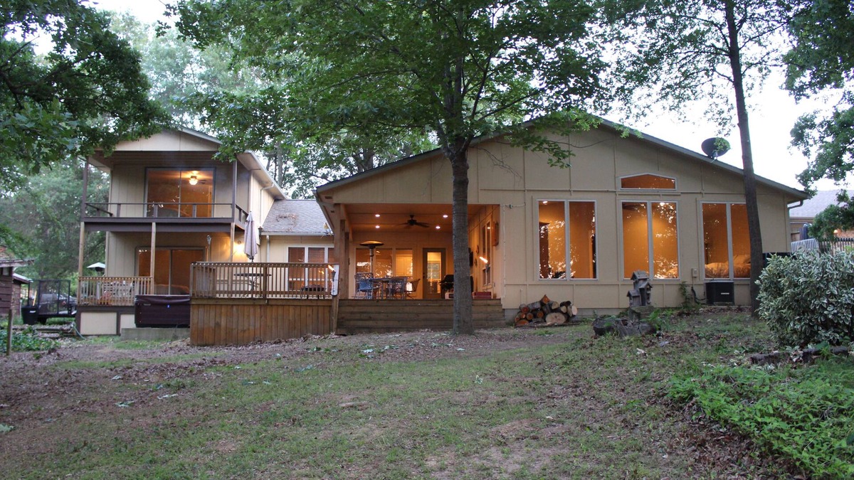 Longtown House | Lake Eufaula Longtown Waterfront home with private dock;4 BR plus loft; 3.5 bath