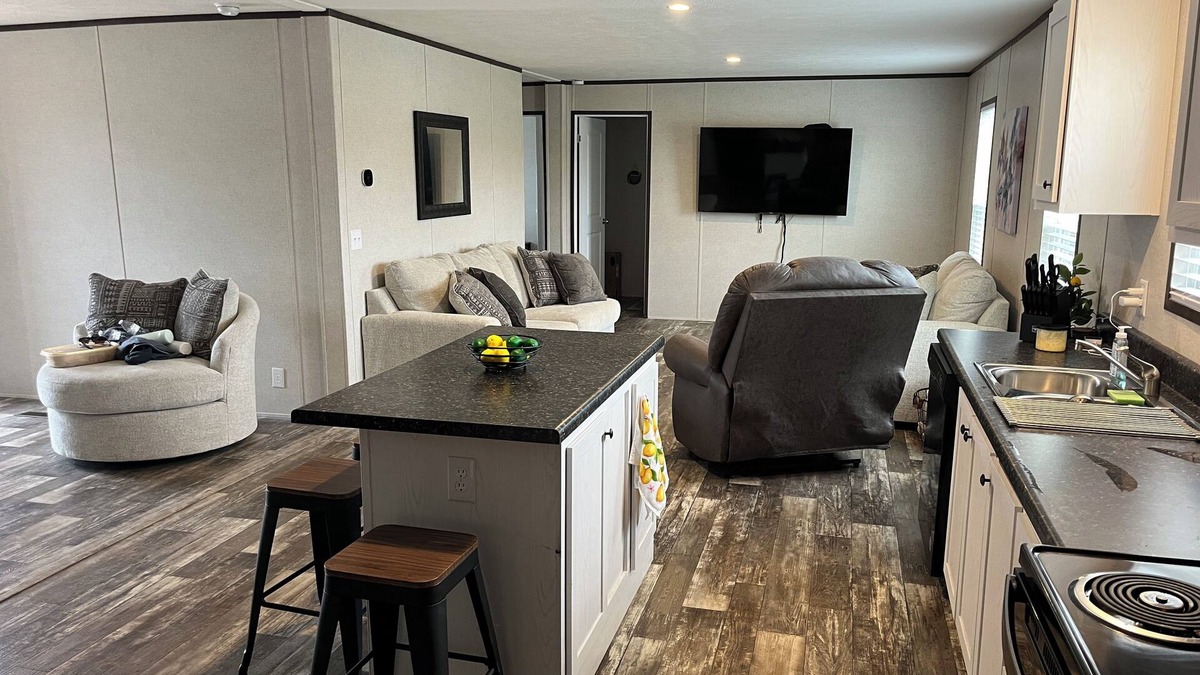 Checotah House | Lake Eufaula Retreat – Sleeps 10 - Less than 1 mile to the lake and marina
