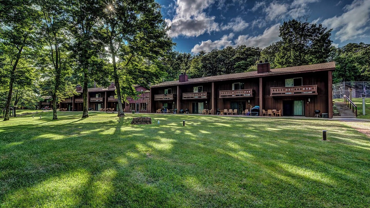 Eagle River Condo | Lake Forest Resort – Relax on a Pristine Sandy Beach in the Northwoods!