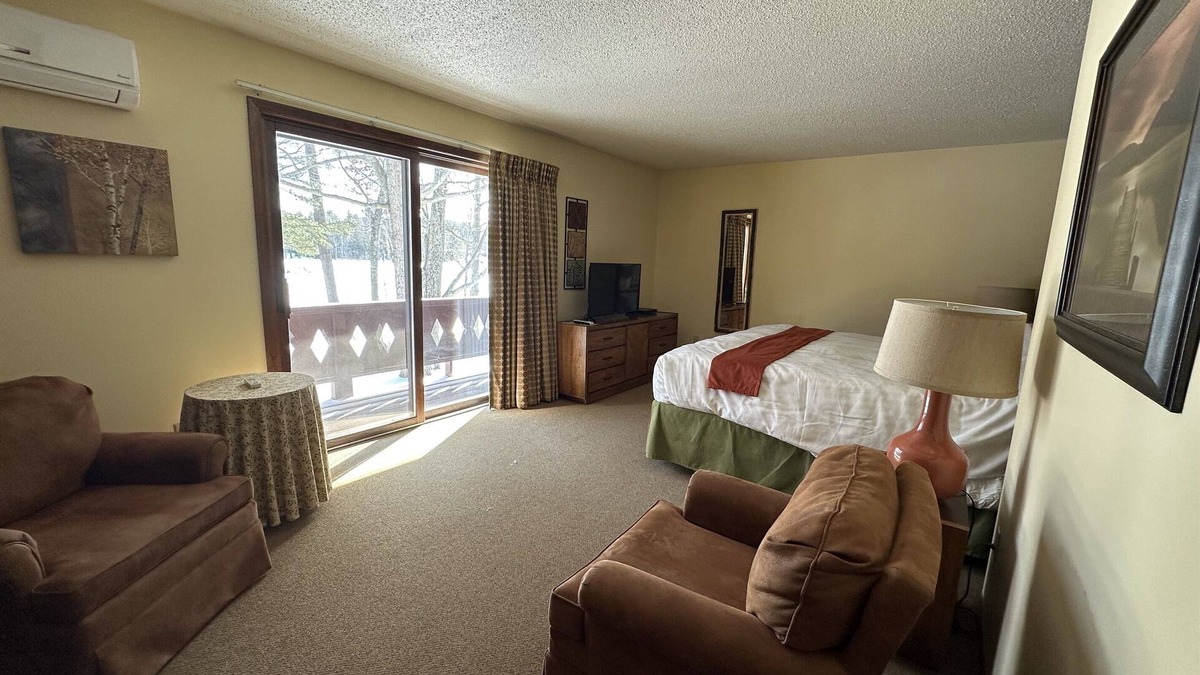 Eagle River Condo | Lake Forest Resort – Relax on a Pristine Sandy Beach in the Northwoods!